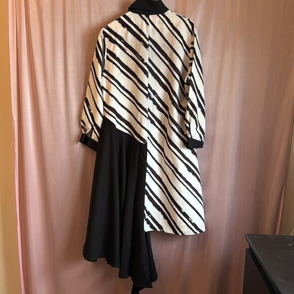 Asymmetrical black and white long sleeve dress - Picture 3 of 6